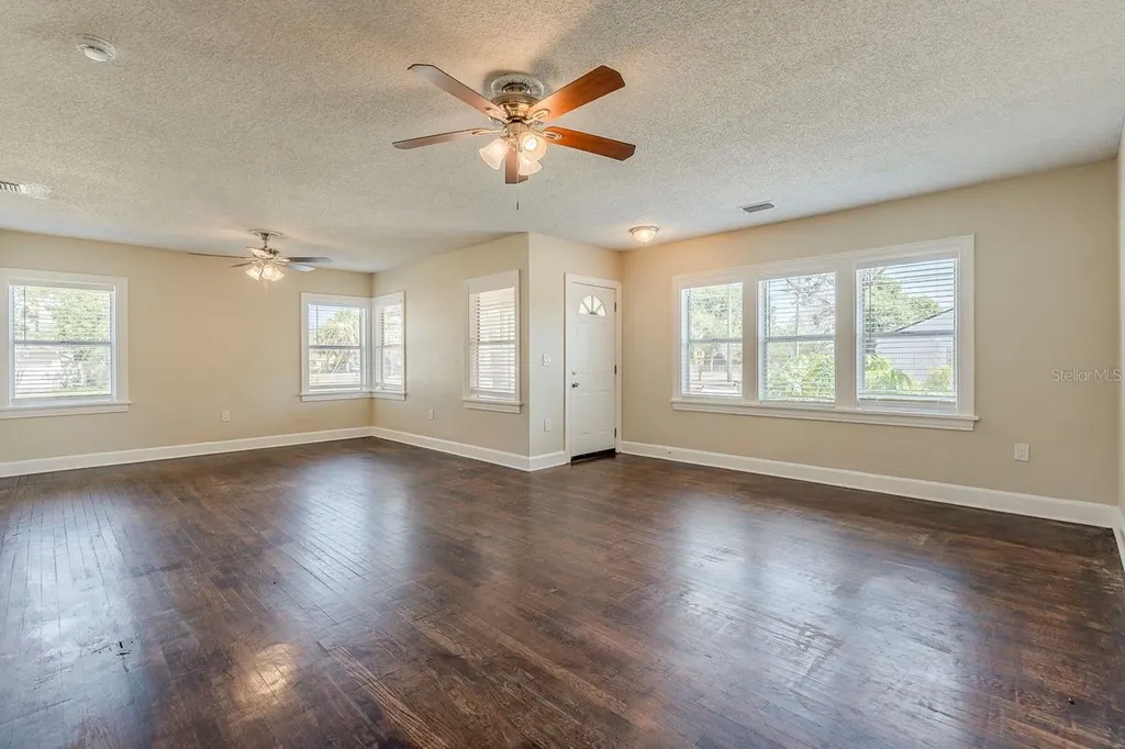 1524 13th Avenue S St Petersburg FL 33705