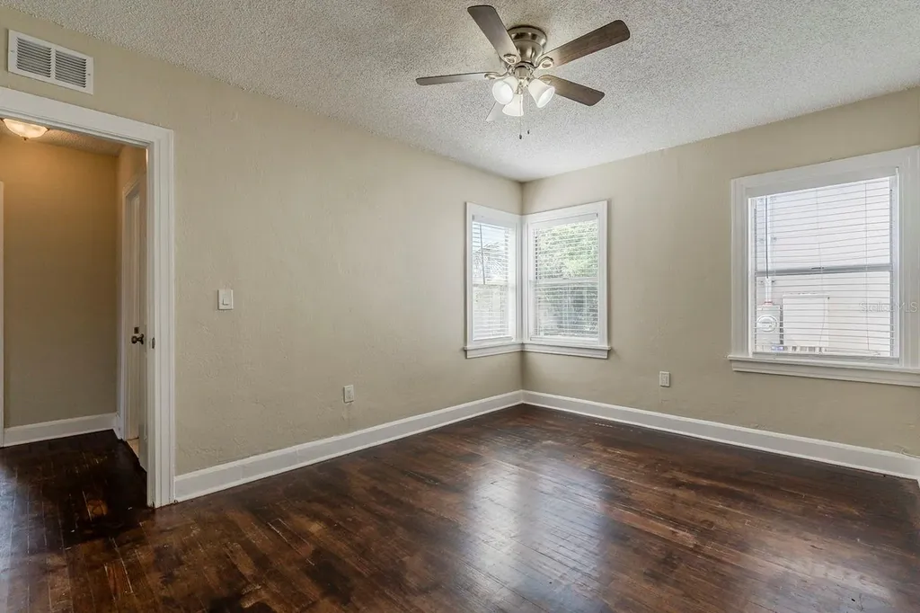 1524 13th Avenue S St Petersburg FL 33705
