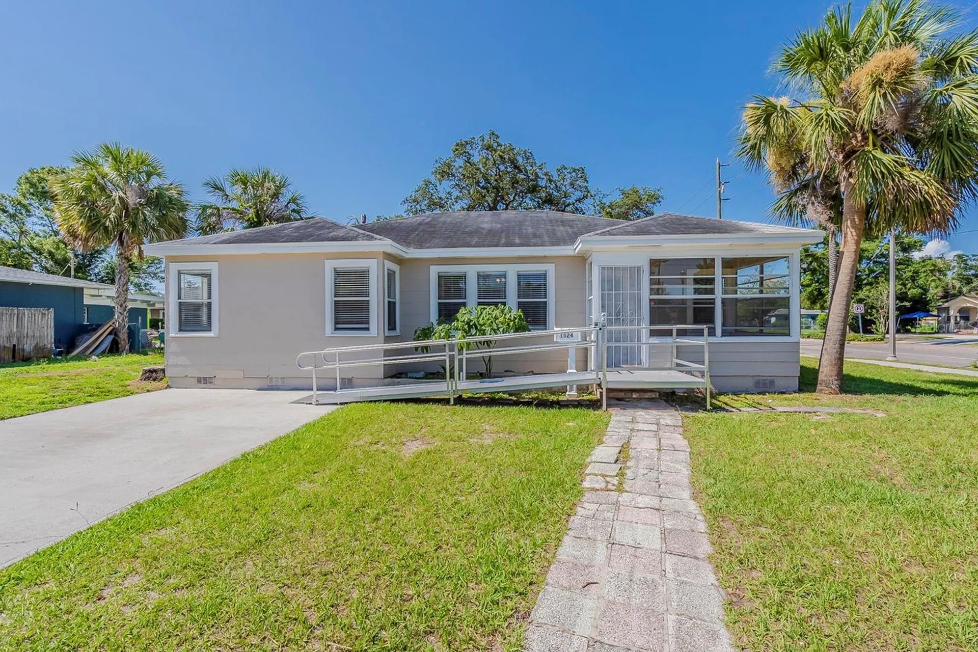 1524 13th Avenue S St Petersburg FL 33705