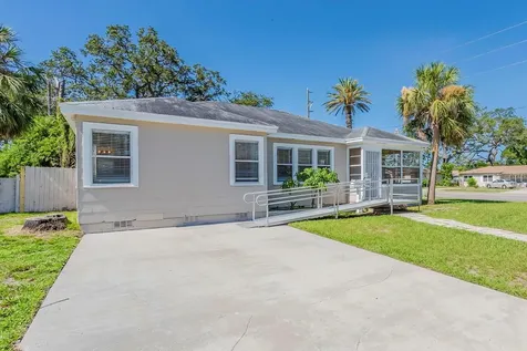 1524 13th Avenue S St Petersburg FL 33705