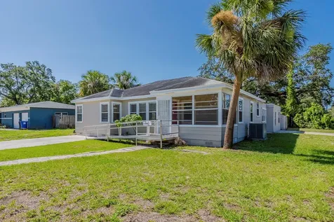 1524 13th Avenue S St Petersburg FL 33705