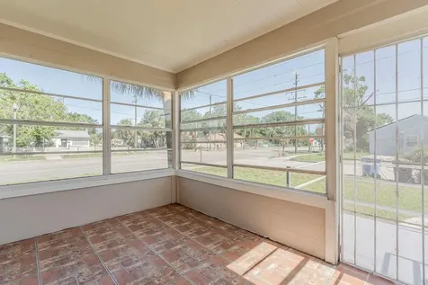 1524 13th Avenue S St Petersburg FL 33705