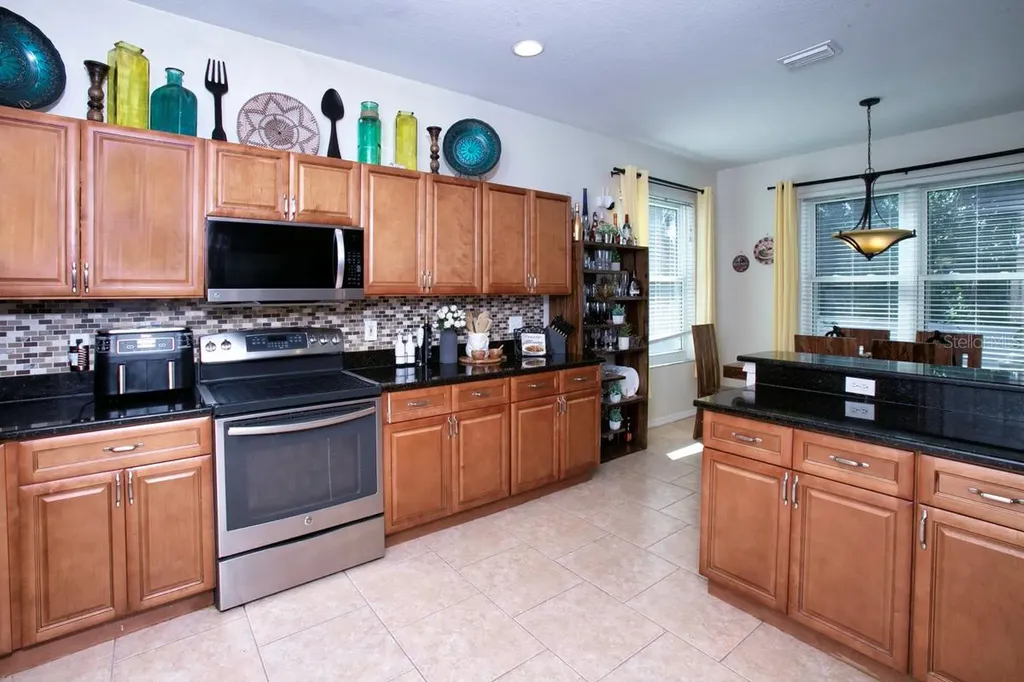 208 36th Street NE Bradenton FL 34208
