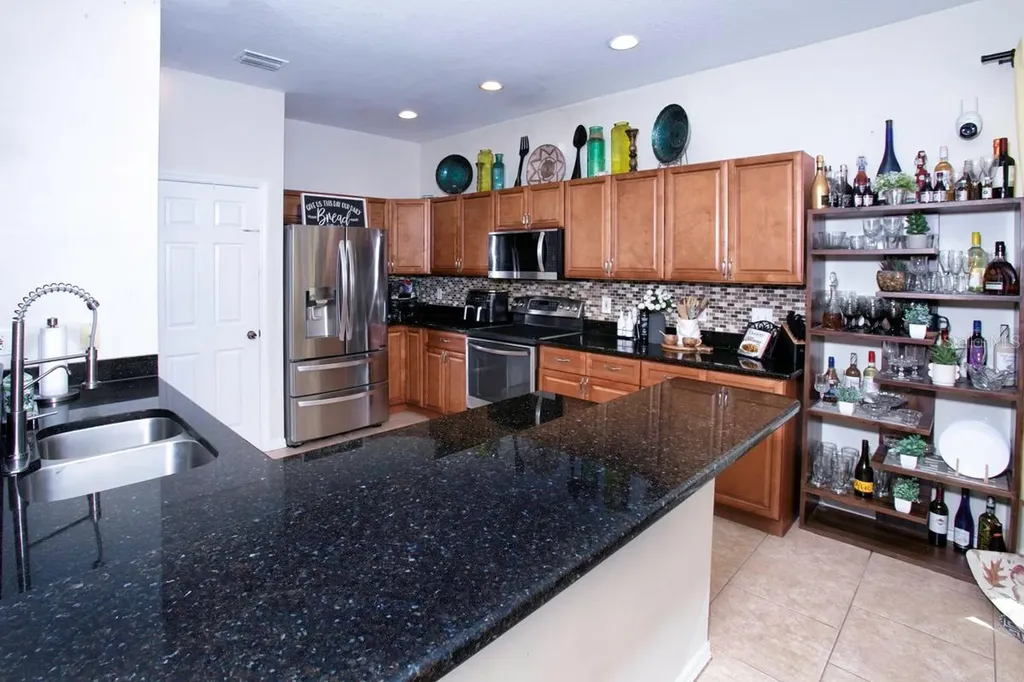 208 36th Street NE Bradenton FL 34208
