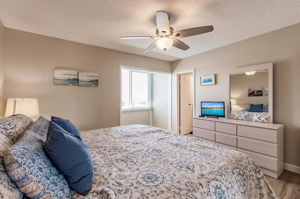 1125 W Peppertree Drive Sarasota FL 34242