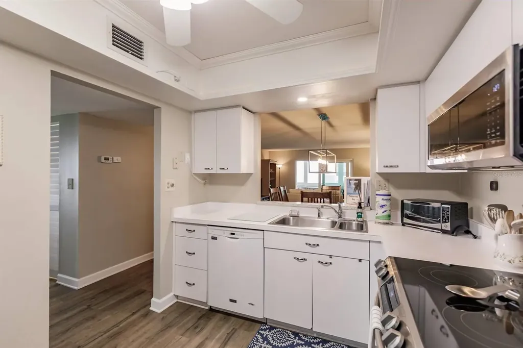 1125 W Peppertree Drive Sarasota FL 34242