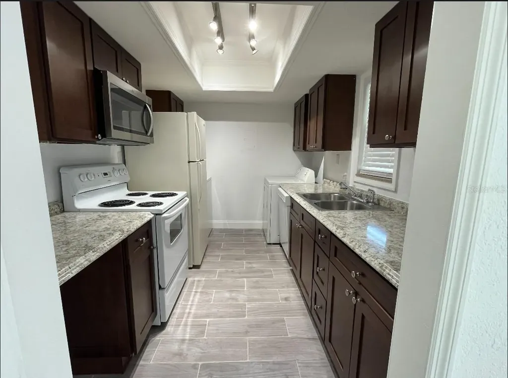 2526 Lemon Tree Lane Orlando FL 32839