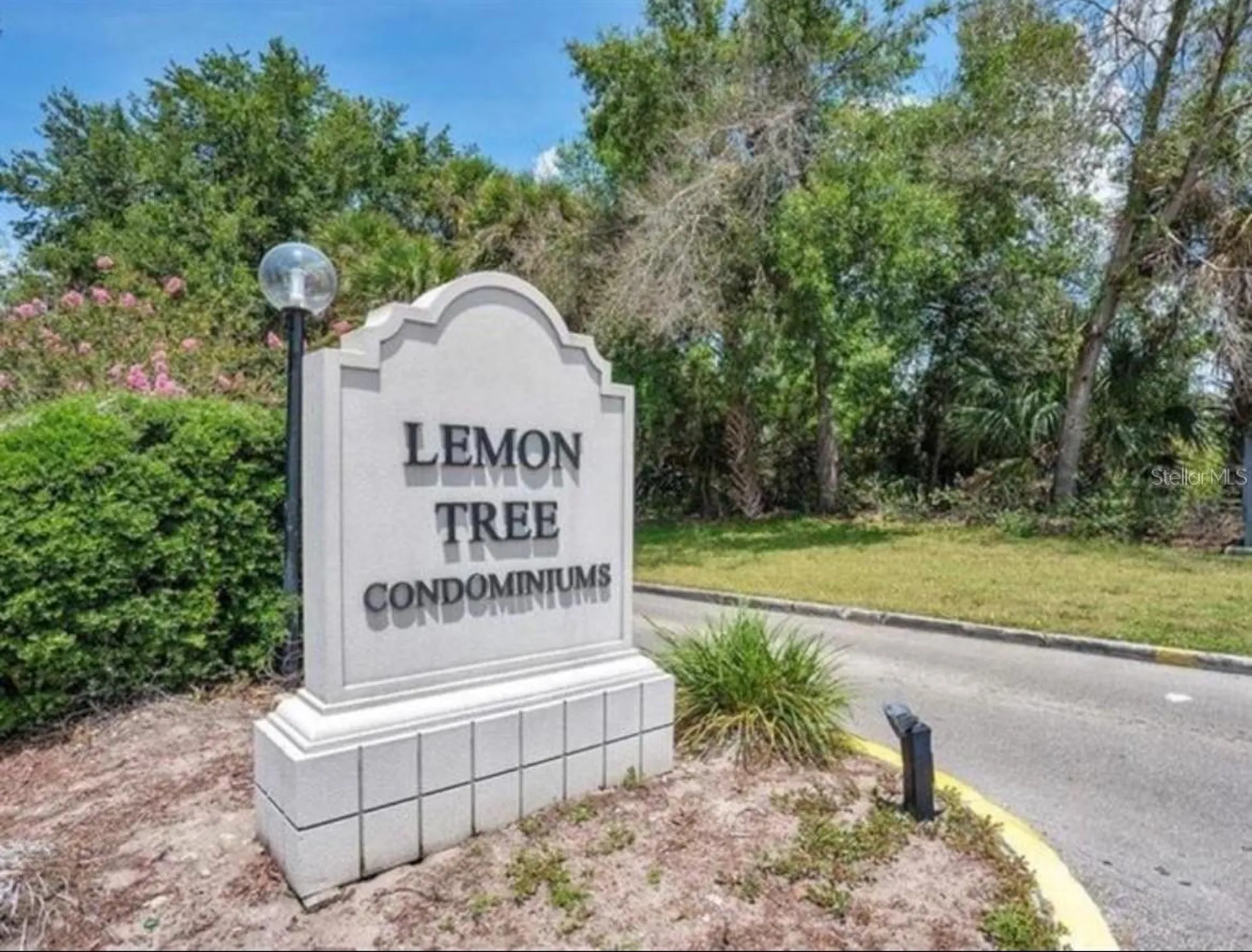 2526 Lemon Tree Lane Orlando FL 32839
