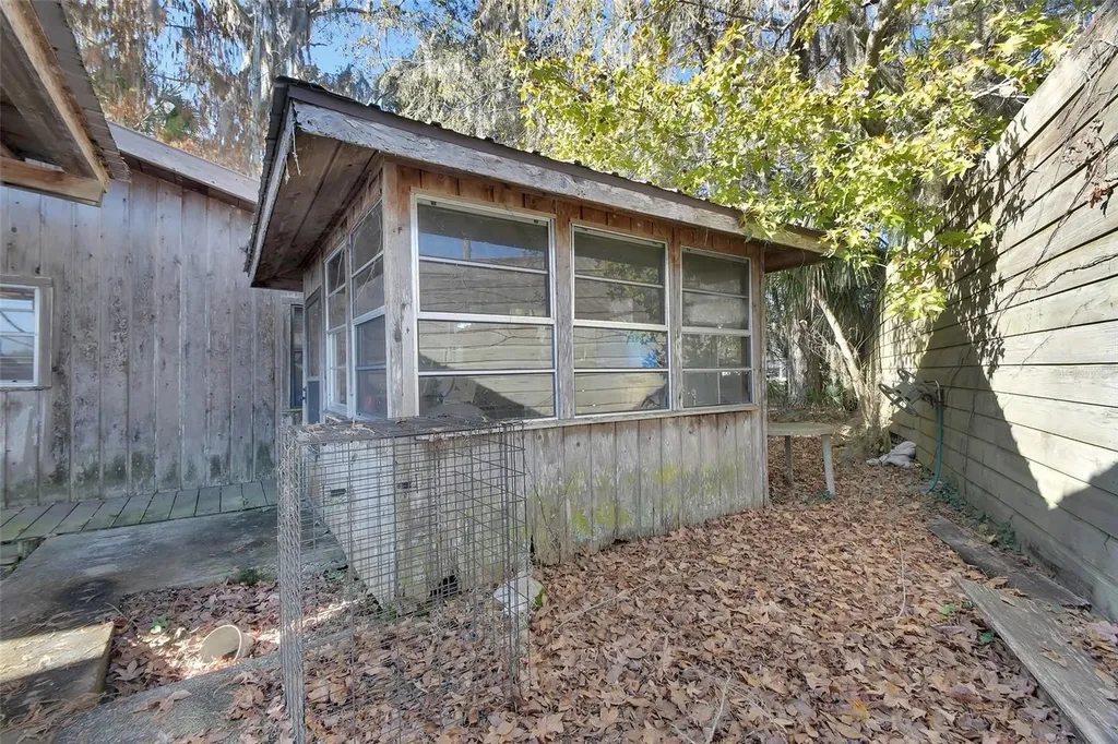 55512 Front Street Astor FL 32102