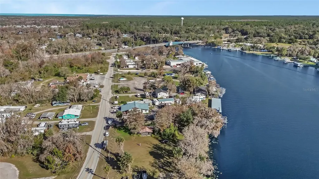 55512 Front Street Astor FL 32102