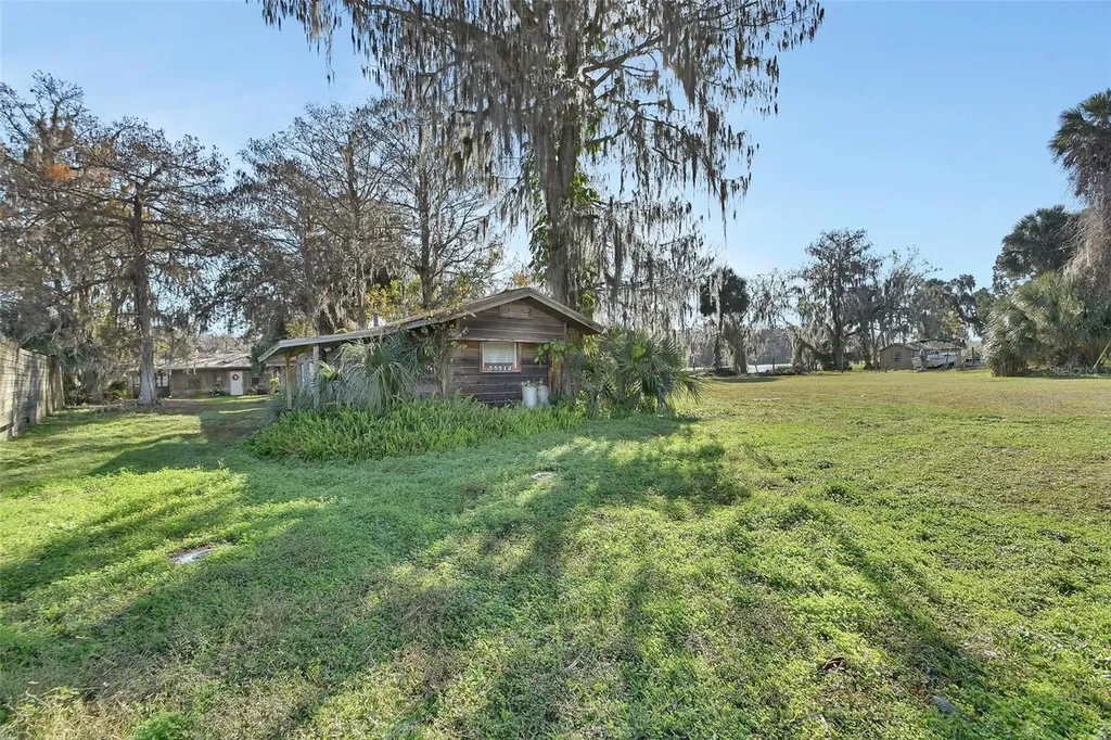 55512 Front Street Astor FL 32102