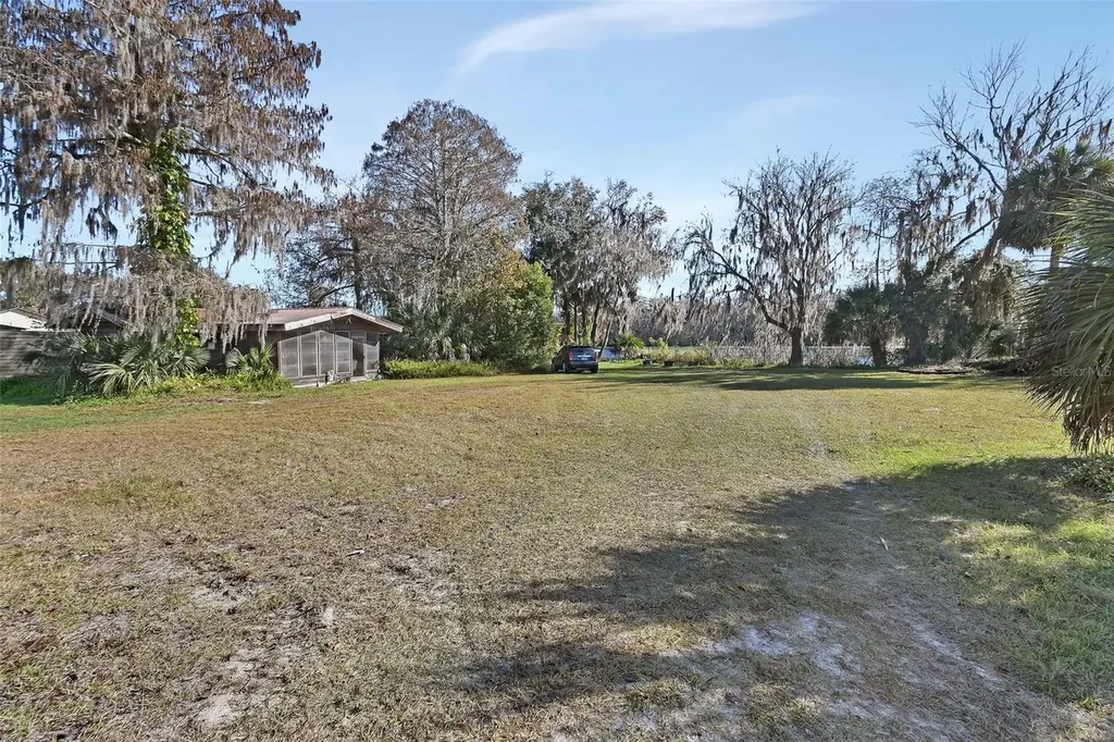 55512 Front Street Astor FL 32102