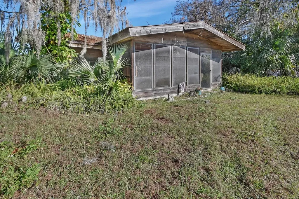 55512 Front Street Astor FL 32102