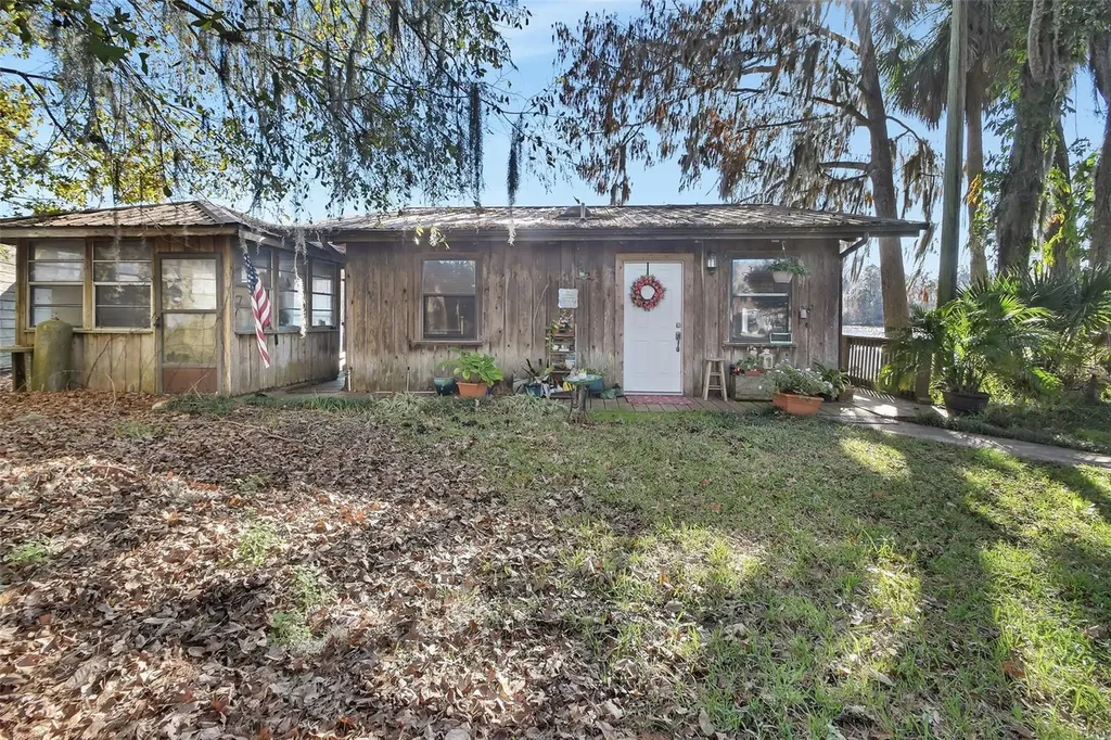 55512 Front Street Astor FL 32102