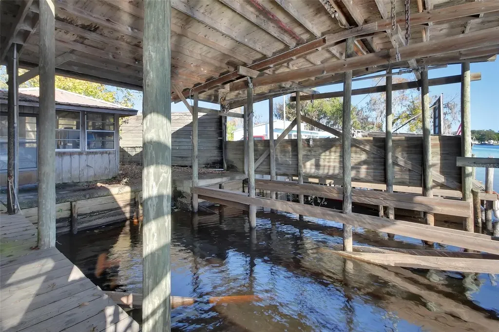 55512 Front Street Astor FL 32102