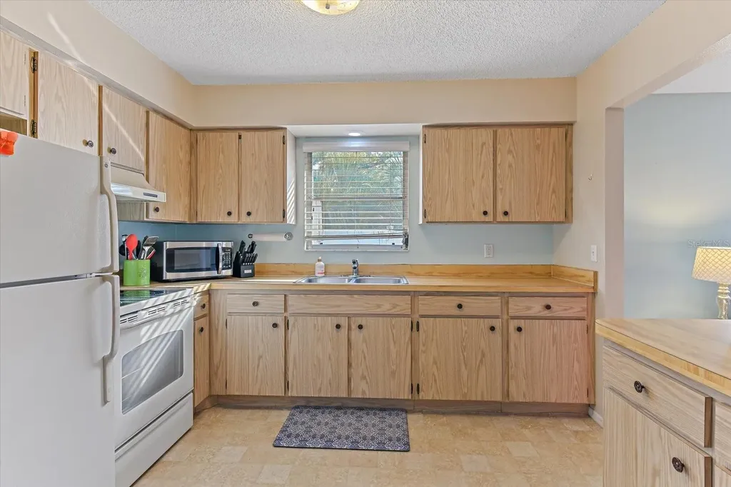 140 Avenida De La Isla Nokomis FL 34275