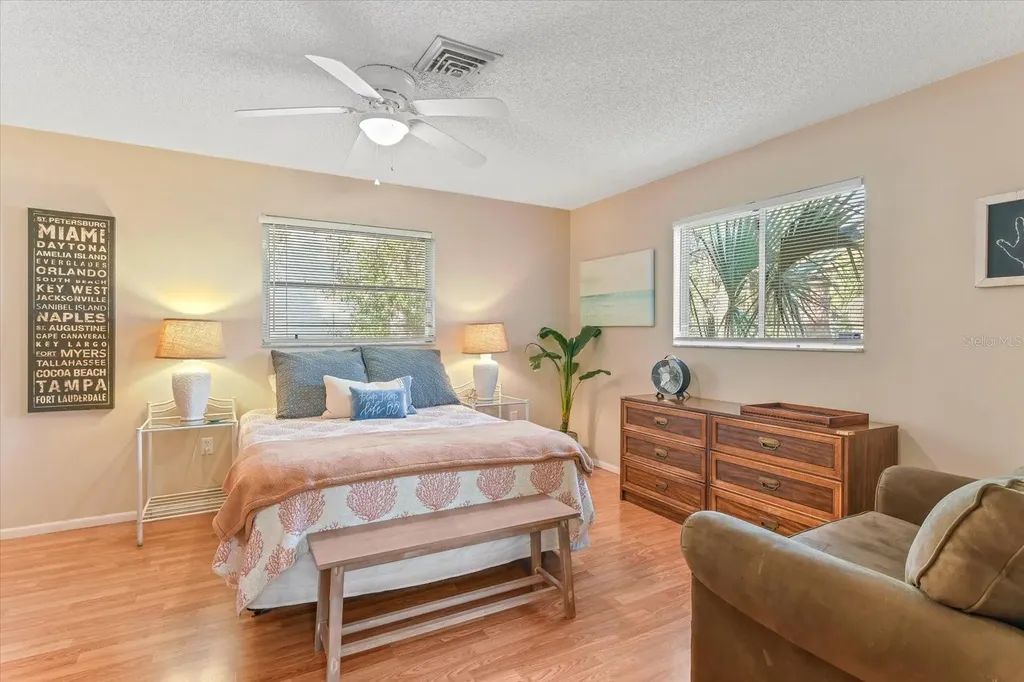 140 Avenida De La Isla Nokomis FL 34275
