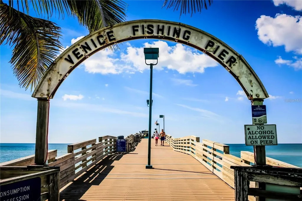140 Avenida De La Isla Nokomis FL 34275