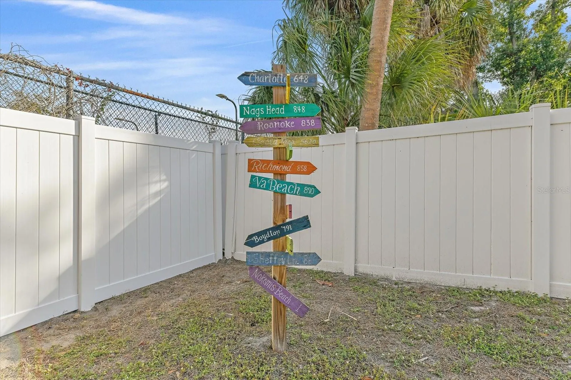 140 Avenida De La Isla Nokomis FL 34275