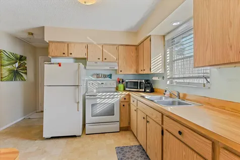 140 Avenida De La Isla Nokomis FL 34275