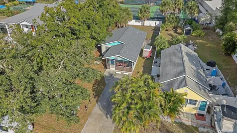 140 Avenida De La Isla Nokomis FL 34275