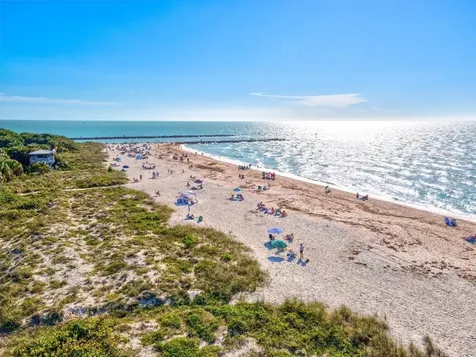 140 Avenida De La Isla Nokomis FL 34275