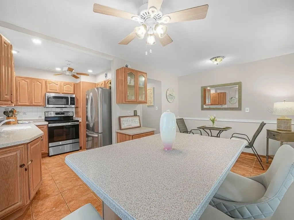 549 Sutton Place Longboat Key FL 34228
