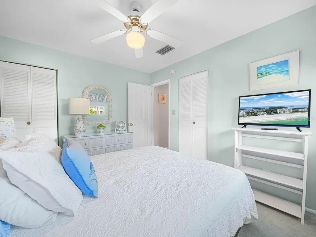 549 Sutton Place Longboat Key FL 34228