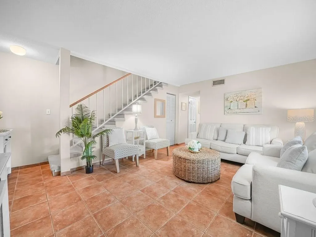 549 Sutton Place Longboat Key FL 34228
