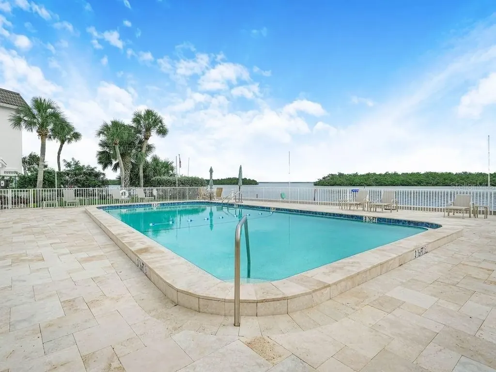 549 Sutton Place Longboat Key FL 34228