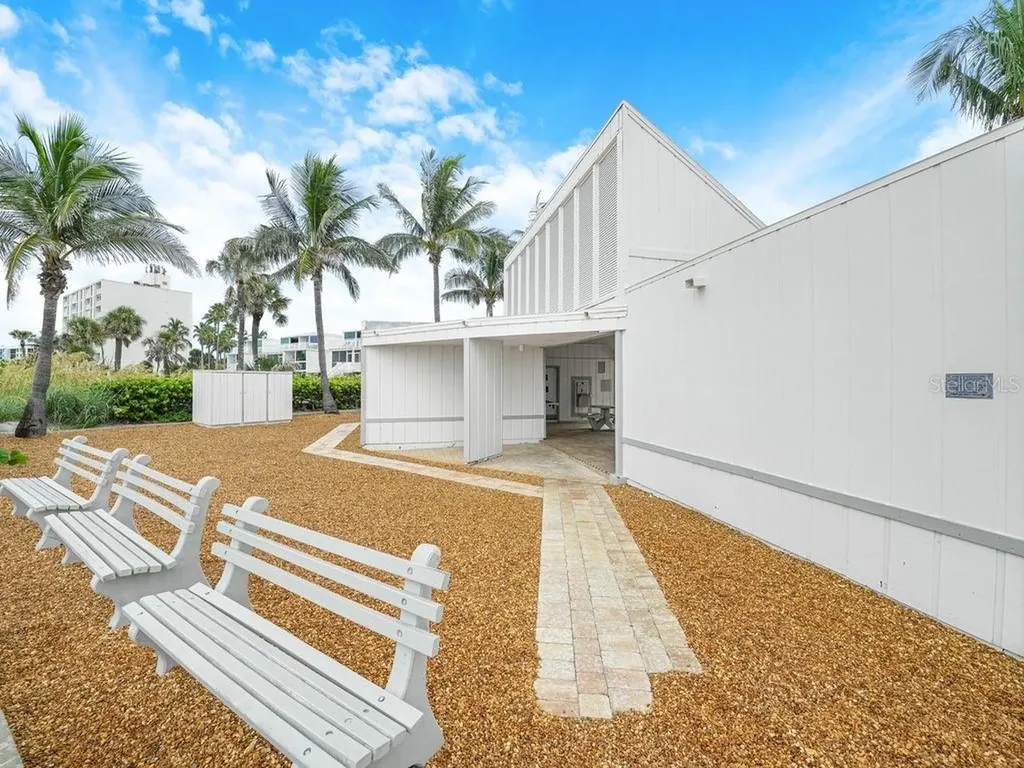 549 Sutton Place Longboat Key FL 34228