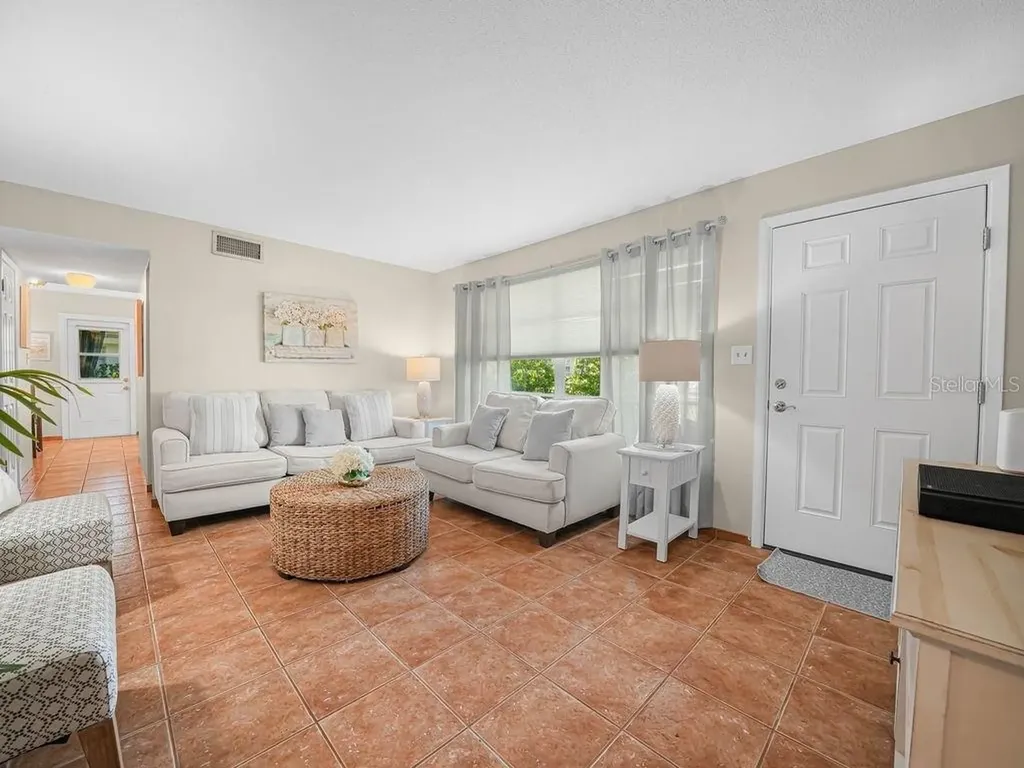 549 Sutton Place Longboat Key FL 34228