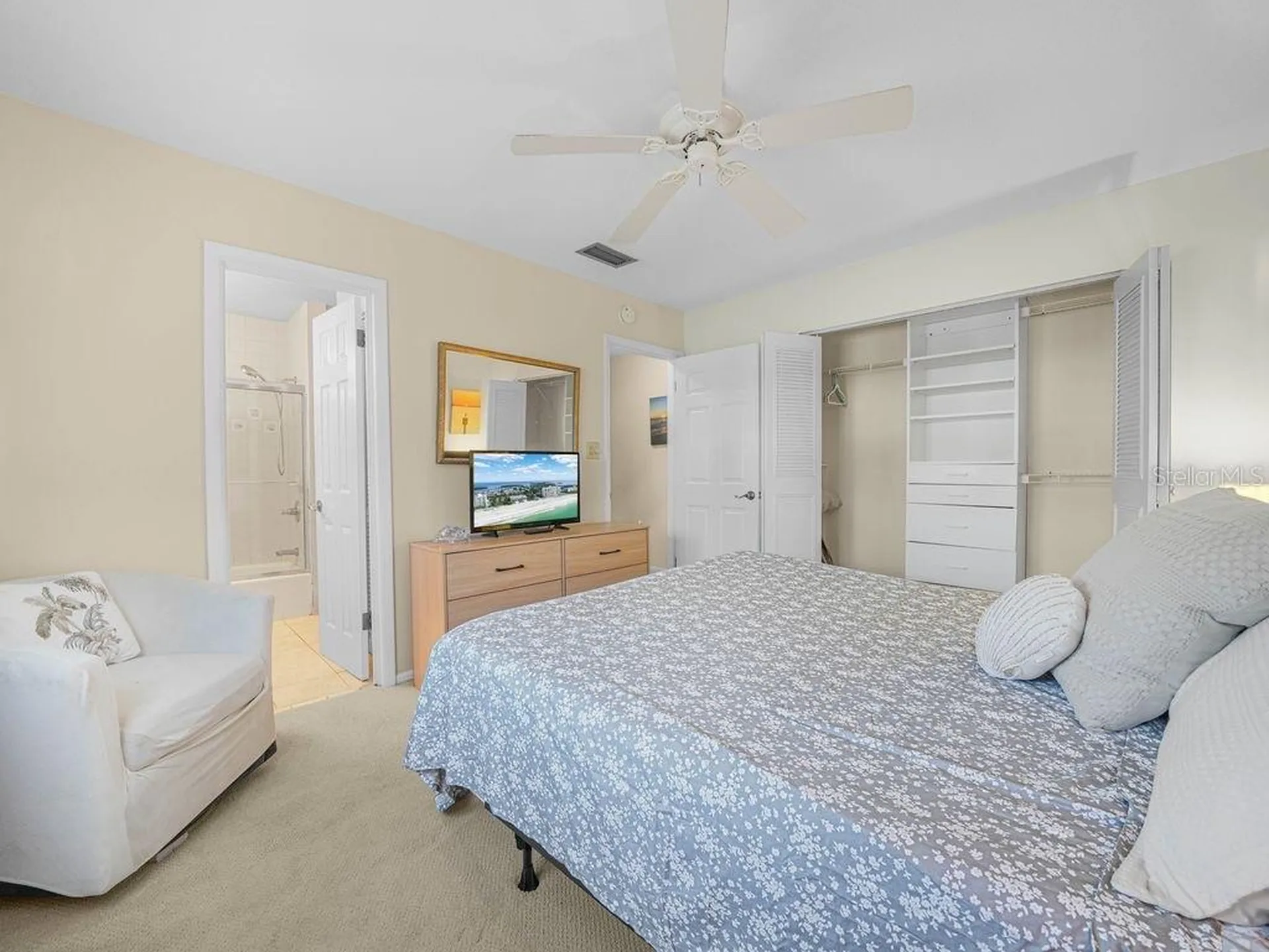 549 Sutton Place Longboat Key FL 34228