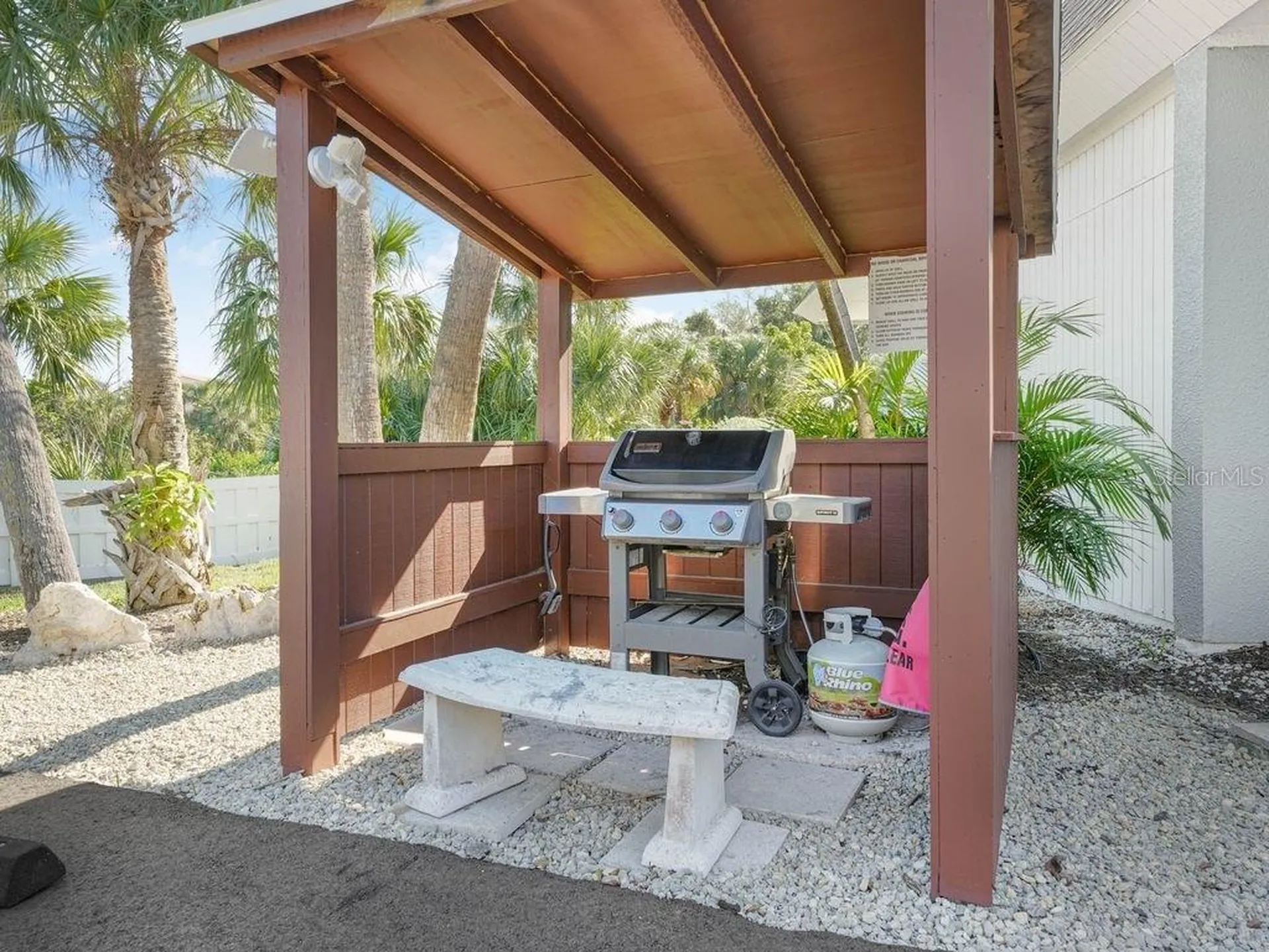 549 Sutton Place Longboat Key FL 34228