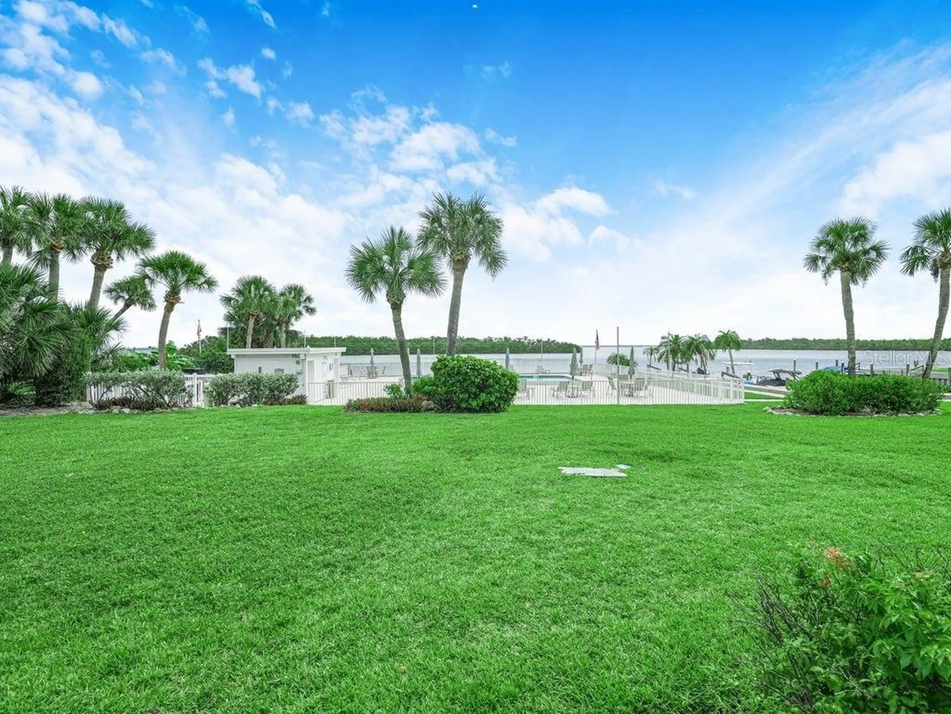 549 Sutton Place Longboat Key FL 34228