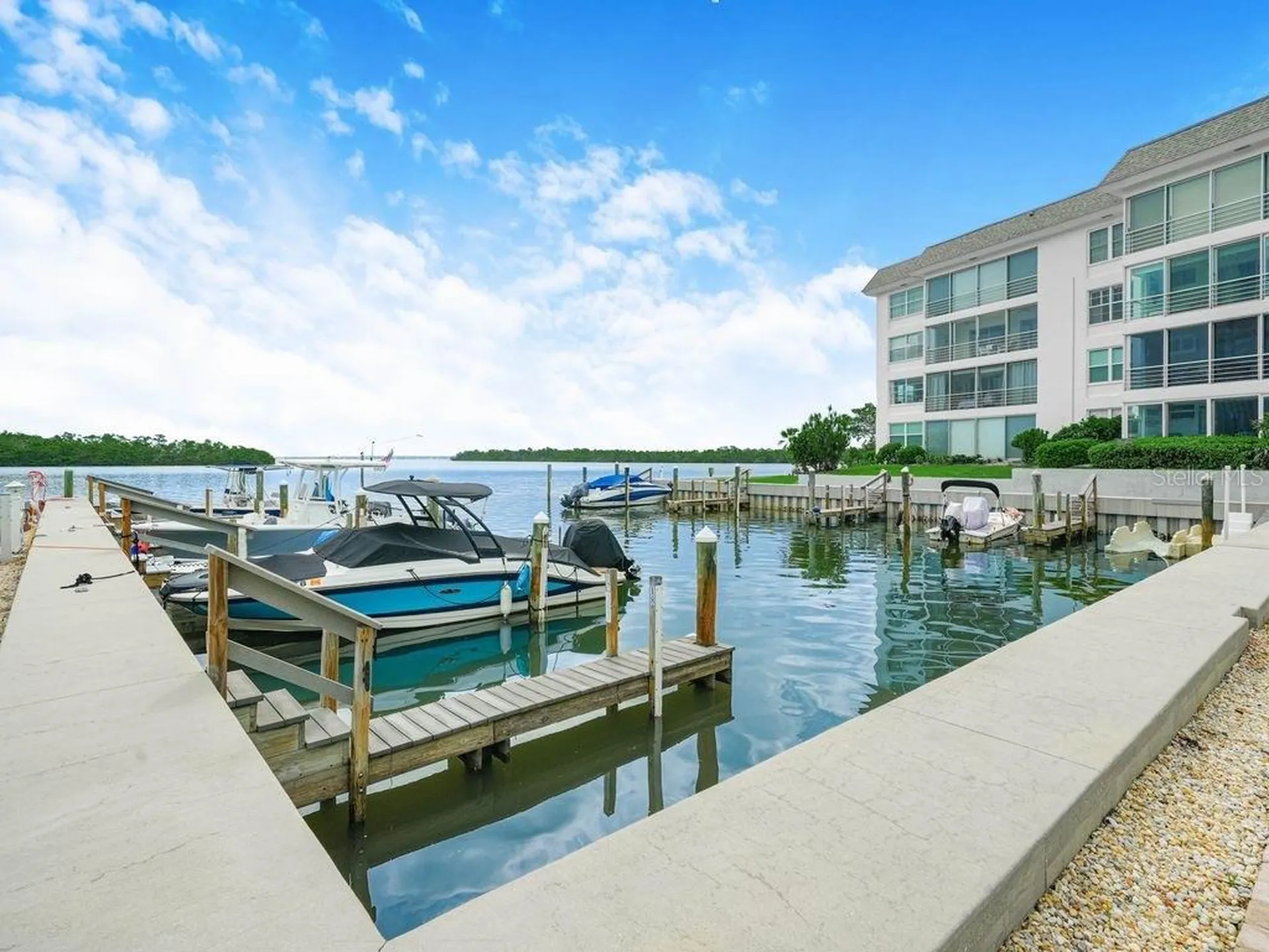 549 Sutton Place Longboat Key FL 34228
