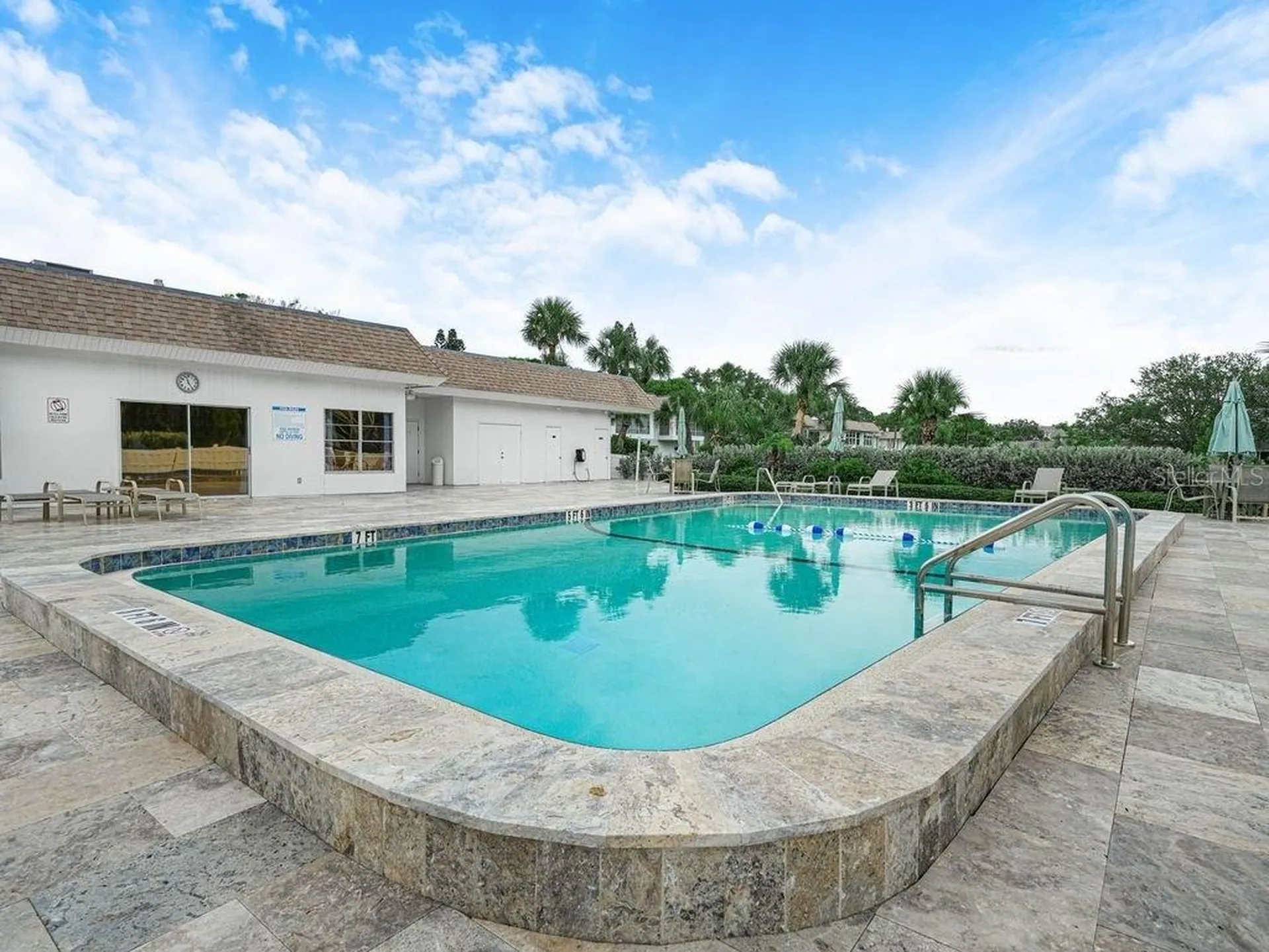 549 Sutton Place Longboat Key FL 34228