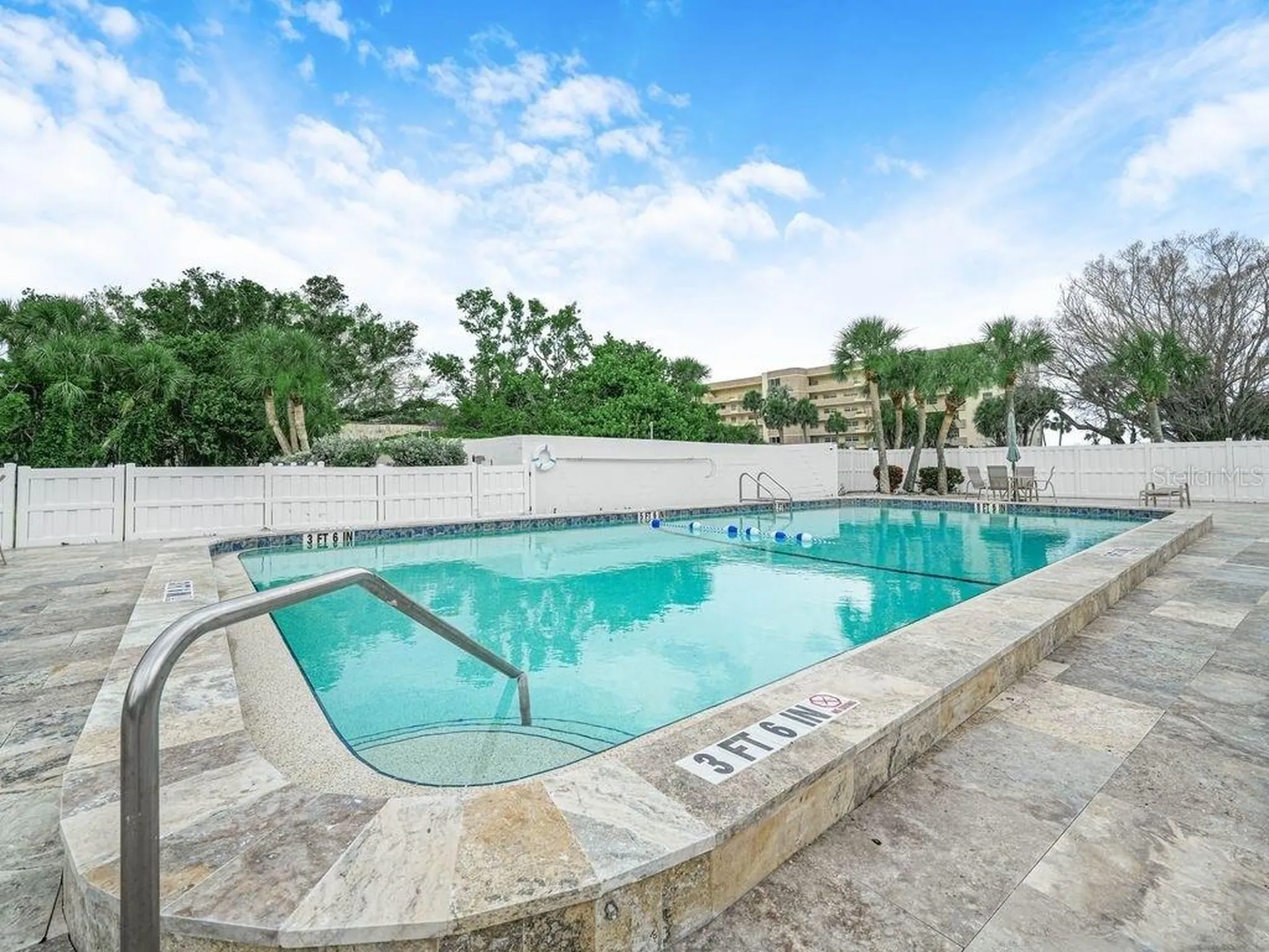 549 Sutton Place Longboat Key FL 34228