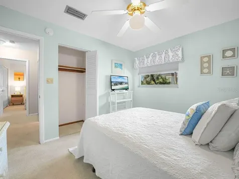 549 Sutton Place Longboat Key FL 34228