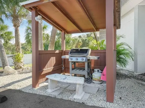 549 Sutton Place Longboat Key FL 34228