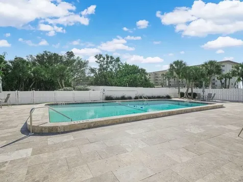 549 Sutton Place Longboat Key FL 34228