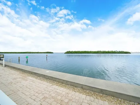 549 Sutton Place Longboat Key FL 34228
