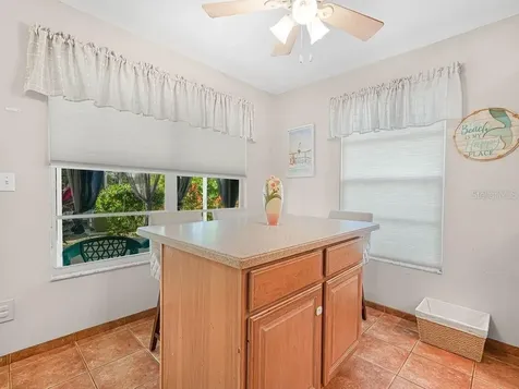 549 Sutton Place Longboat Key FL 34228