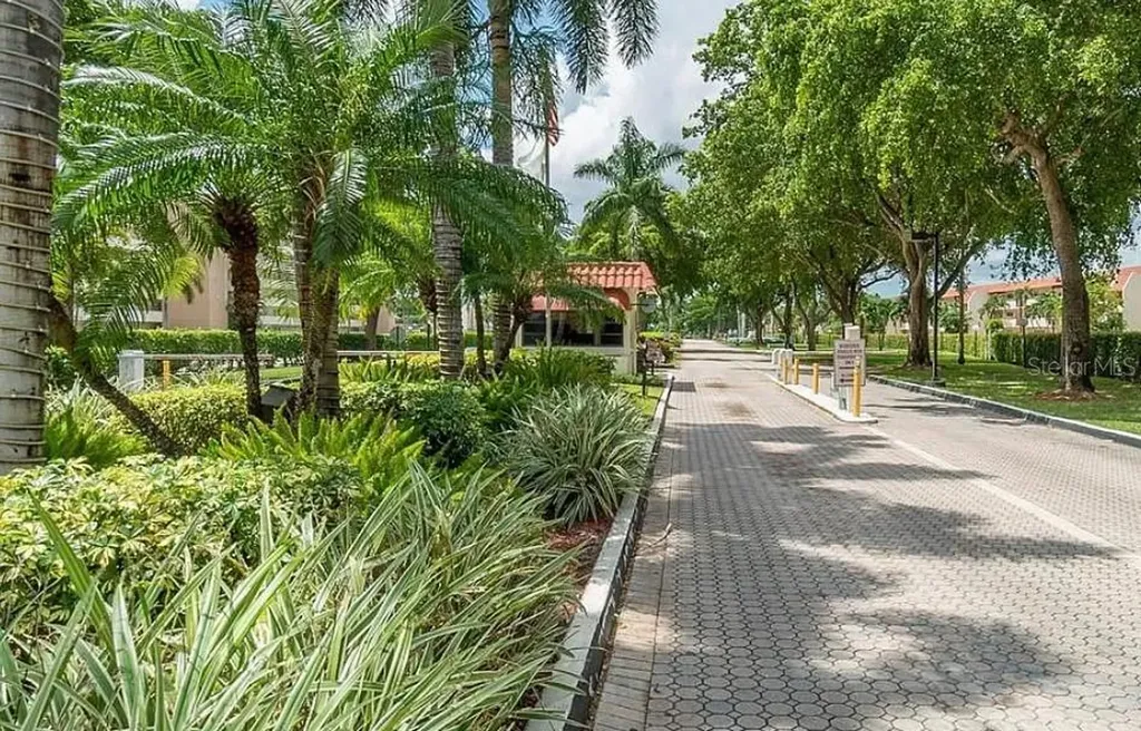 8901 S Hollybrook Boulevard Pembroke Pines FL 33025