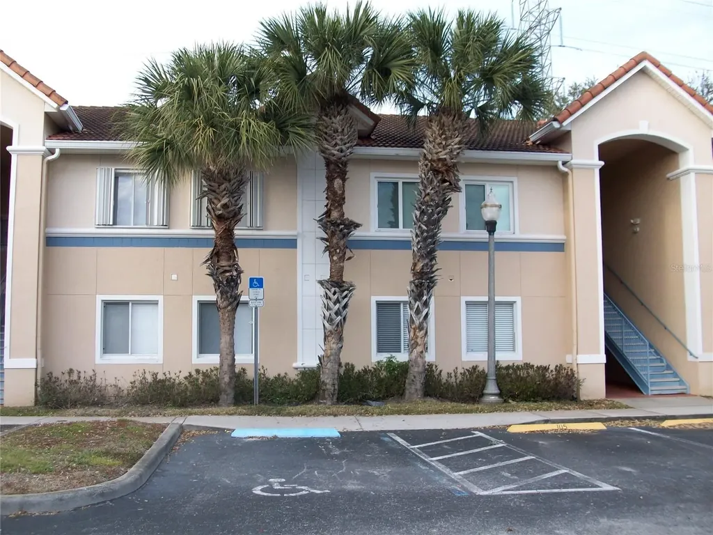 495 Las Cortes Lane Orlando FL 32824