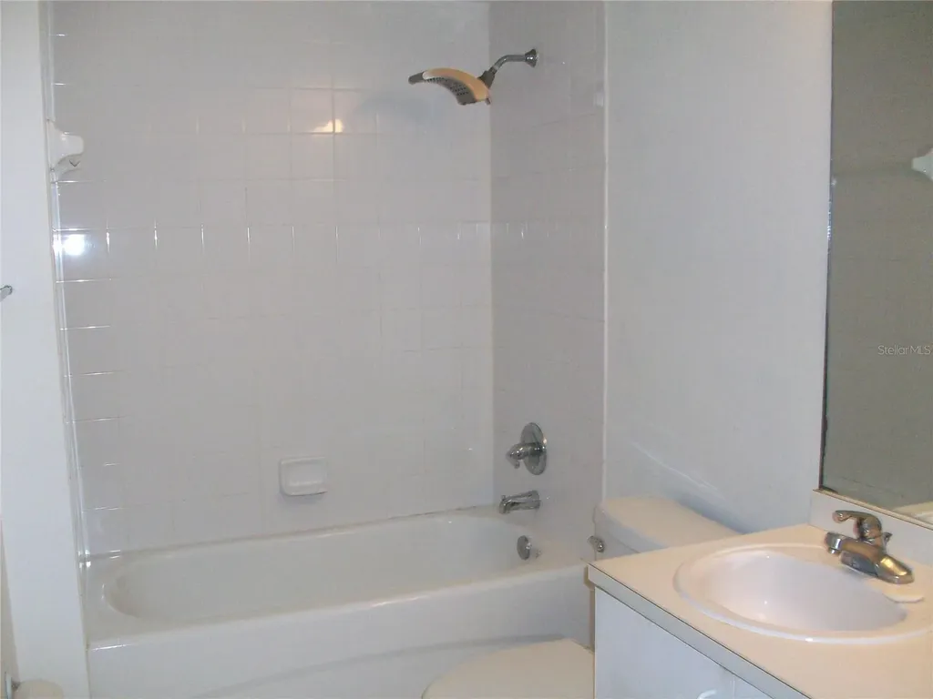495 Las Cortes Lane Orlando FL 32824