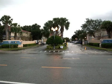 495 Las Cortes Lane Orlando FL 32824