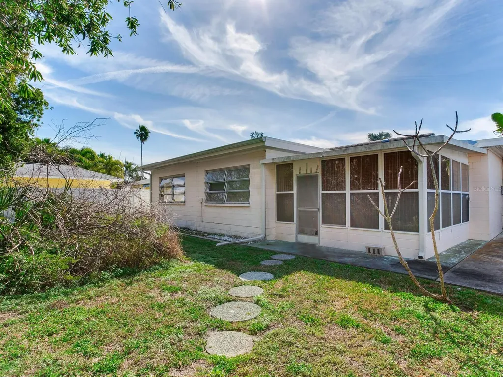 16105 1st Street E Redington Beach FL 33708