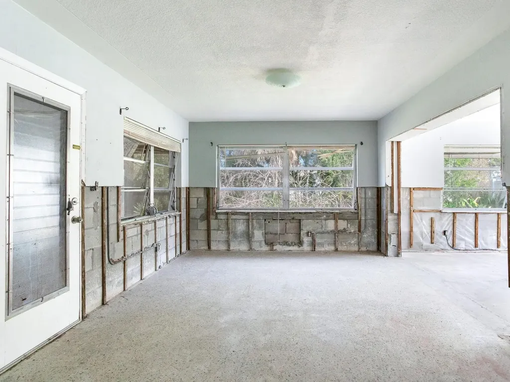 16105 1st Street E Redington Beach FL 33708