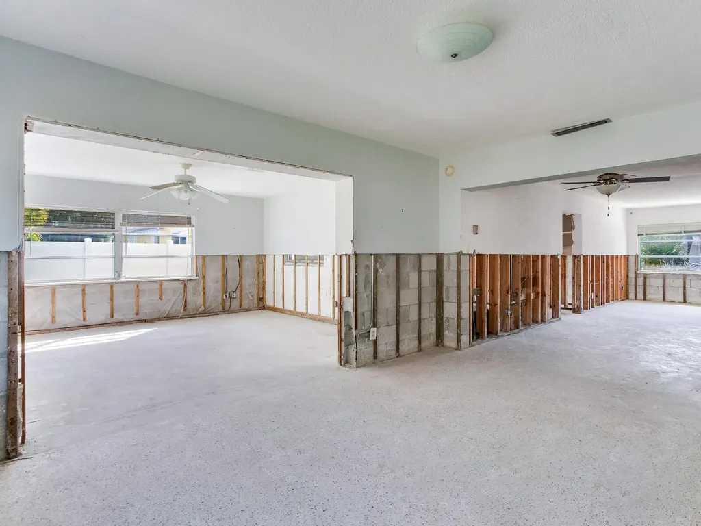 16105 1st Street E Redington Beach FL 33708